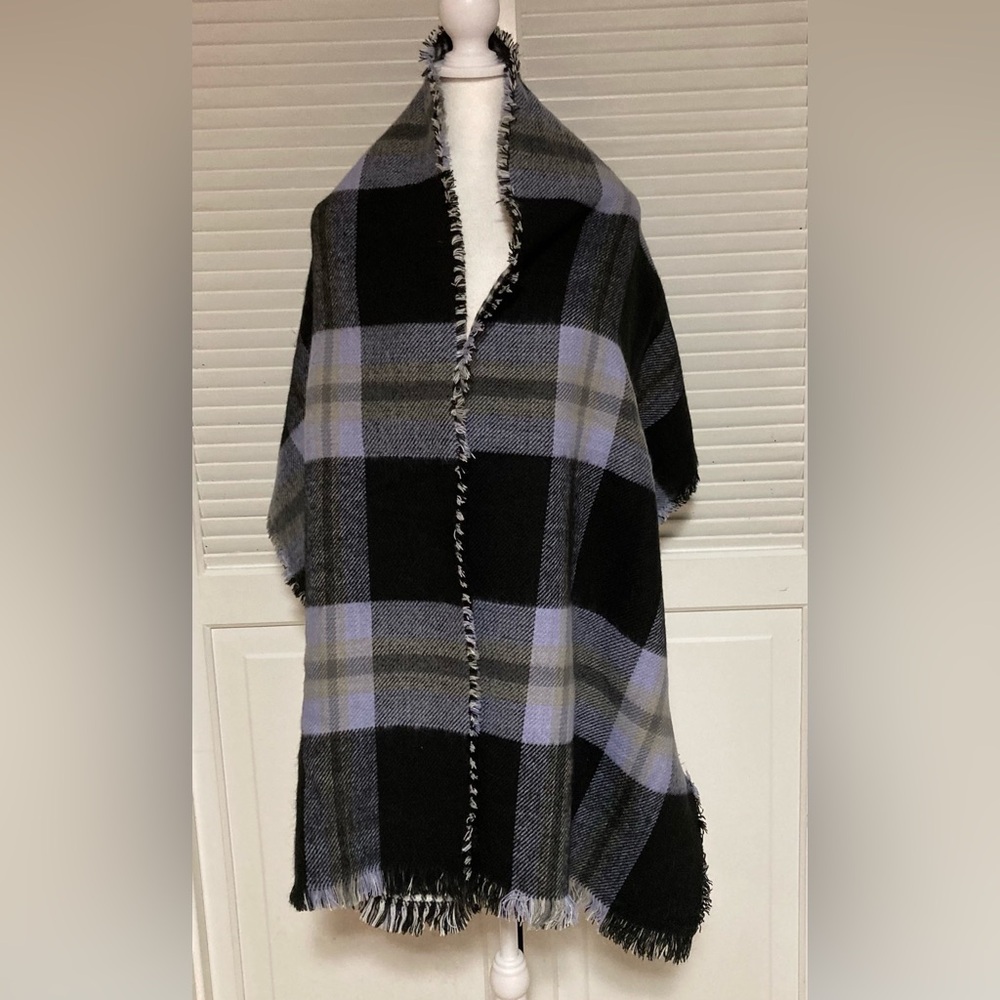 NWOT Tahari Acrylic Reversible Scarf OSFM - Picture 6 of 16